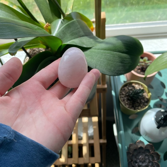 Rose quartz crystal - Picture 3 of 4